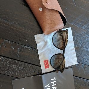 Ray-Ban sunglasses (erika)